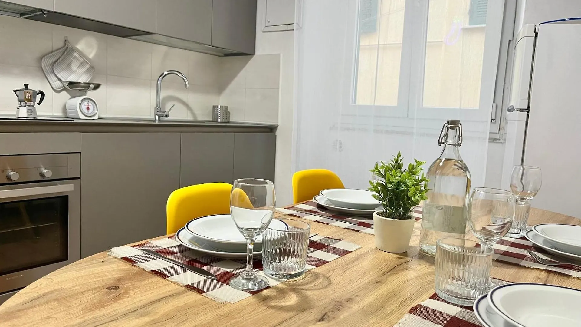 Apartment Centrale Ampio Appartamento 5 Minuti Stazione Cinque Terre La Spezia